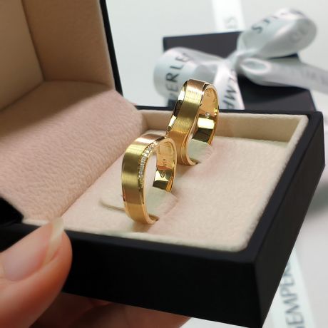 Coppia di Fedi Nuziali Happiness - Oro Giallo e Diamanti