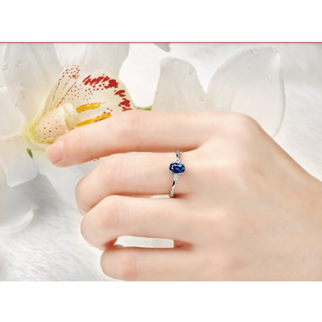 Anello di Fidanzamento Neoclassica - Oro Bianco, Diamanti & Zaffiro Blu Ovale