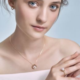 Ciondolo, Anello e Orecchini Coco Chanel. Perle Akoya, Oro giallo, Diamanti