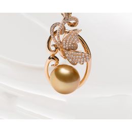 Ciondolo farfalla perla d'Australia, Oro rosa, diamanti