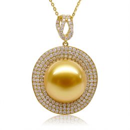 Ciondolo altissima gioielleria. Oro giallo, perla dorata e d