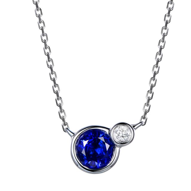 Ciondolo con cabochon di zaffiro blu: gioiello con pietre preziose avvolte in filo di rame - Italia