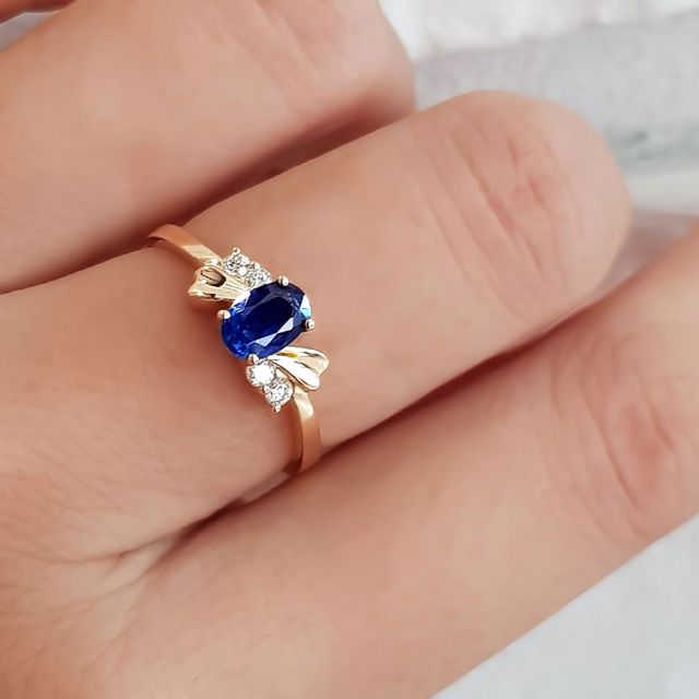 Anello di Fidanzamento Luxe - Oro Giallo, Diamanti & Zaffiro Blu Ovale