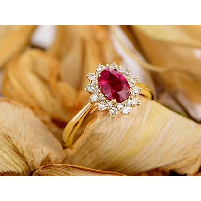 Anello Di Fidanzamento Flora - Oro Giallo, Diamanti & Rubino Ovale