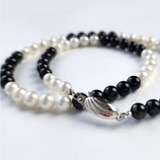 Collier Homme Perle Noir Blanc. Monochrome Pulse