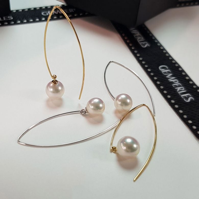 Orecchini Pendenti Less Is More - Perle Akoya Bianche 8/8.5mm AAA - Gancetti Oro Giallo - 2