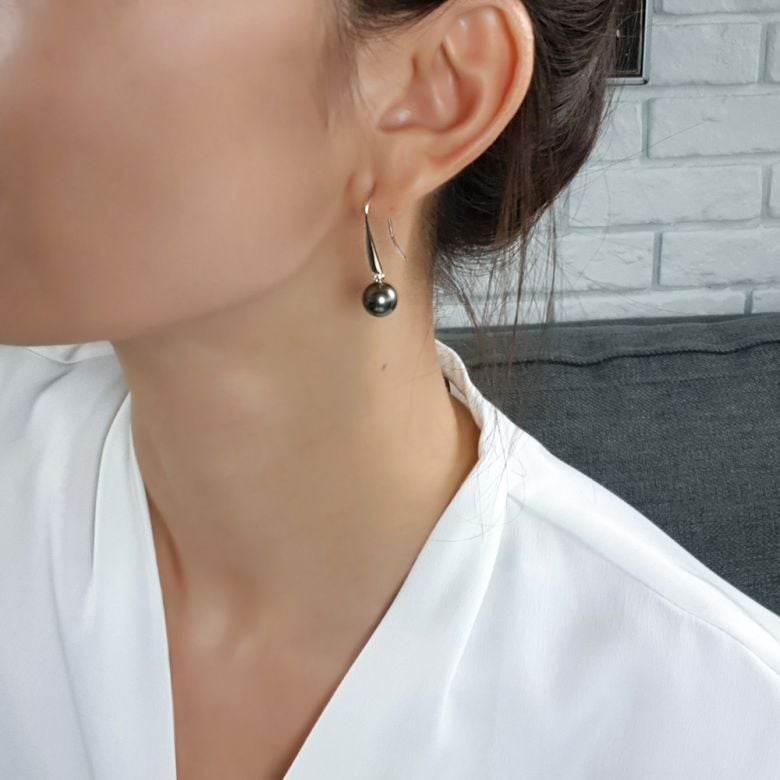 Orecchini Gancio Janet - Perle di Tahiti Nere, Diamanti e Oro Bianco - 7