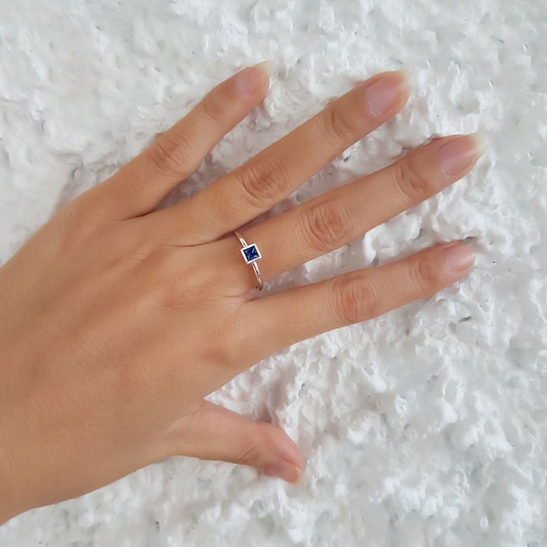 Anello Quadrato Blu - Oro Bianco & Zaffiro Princess Solitario - 2