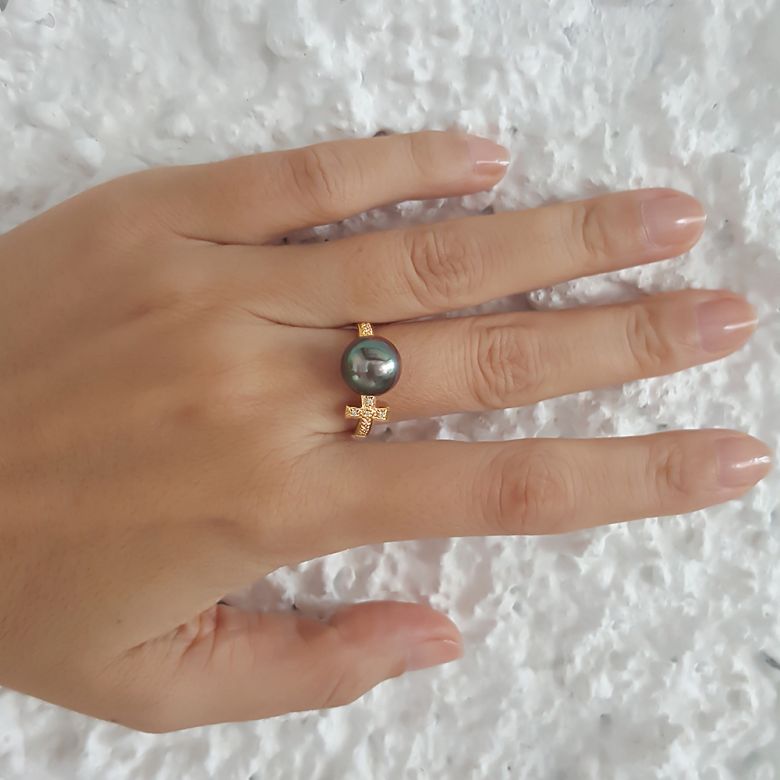 Anello Croce - Oro Giallo, Diamanti e  Perla di Tahiti Nera - 5