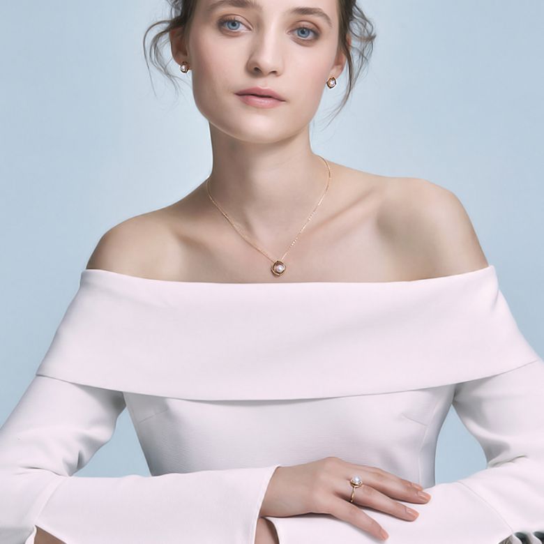 Ciondolo, Anello e Orecchini Coco Chanel. Perle Akoya, Oro giallo, Diamanti - 5