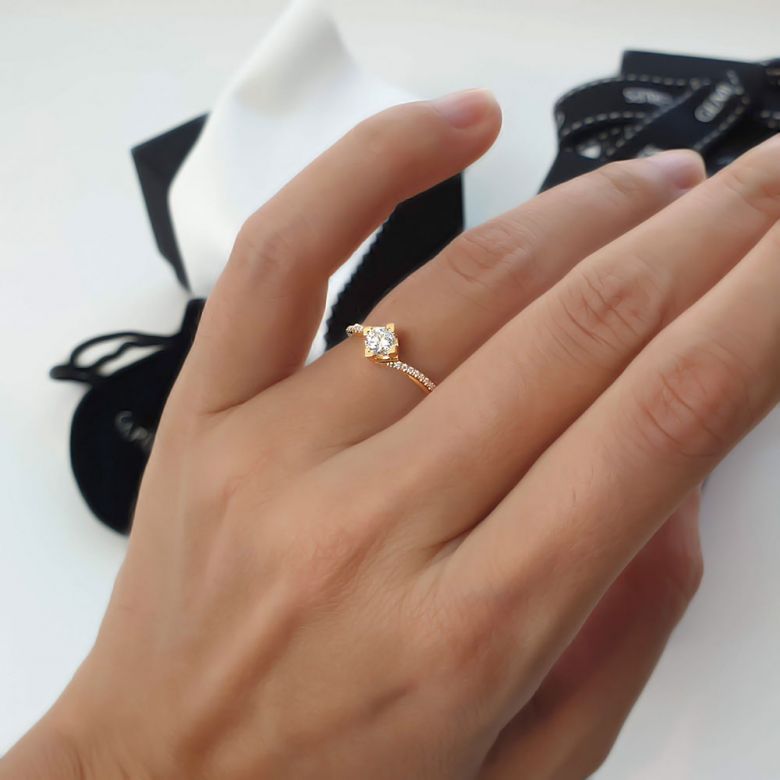 Anello di Fidanzamento Pericle -  Oro Giallo & Diamanti | Gemperles - 9