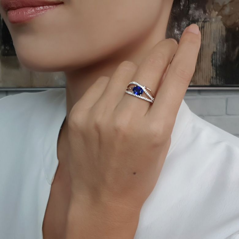 Solitario Composto Sharmini - Oro Bianco, Diamanti & Zaffiro Ovale - 10