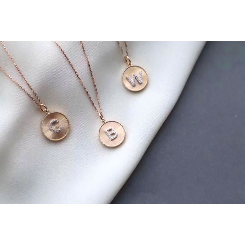 Ciondolo Lettera Alfabeto - Medaglia in Oro 18ct & Diamante VS/G | Gemperles - 24