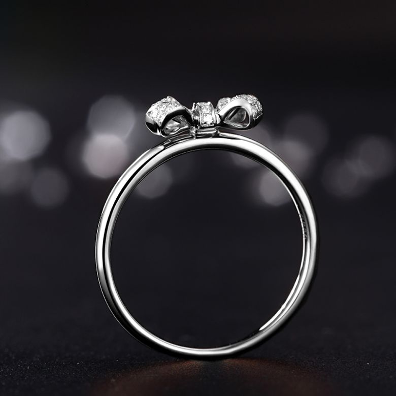 Anello piccolo nodo Oro bianco 18kt. Diamanti 0.080ct - 7