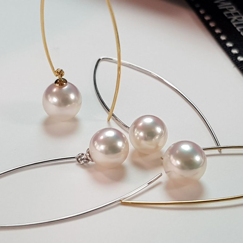 Orecchini Pendenti Less Is More - Perle Akoya Bianche 8/8.5mm AAA - Gancetti Oro Rosa - 3