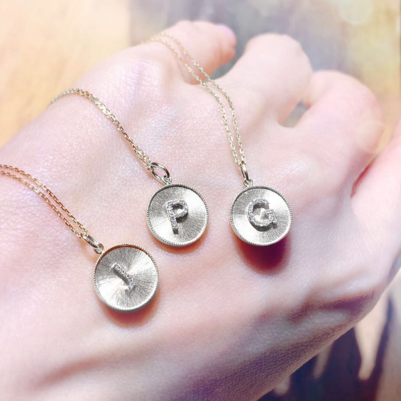 Ciondolo Lettera Alfabeto - Medaglia in Oro 18ct & Diamante VS/G | Gemperles oro bianco - 6