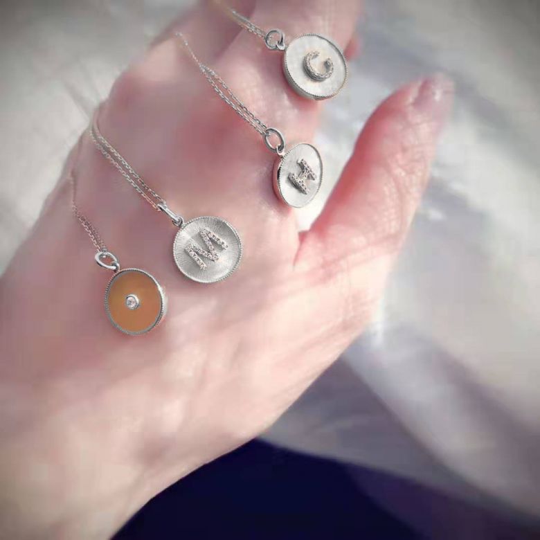 Ciondolo Lettera Alfabeto - Medaglia in Oro 18ct & Diamante VS/G | Gemperles oro bianco - 14