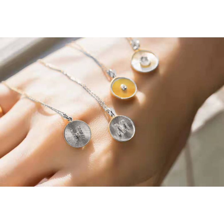 Ciondolo Lettera Alfabeto - Medaglia in Oro 18ct & Diamante VS/G | Gemperles oro bianco - 16