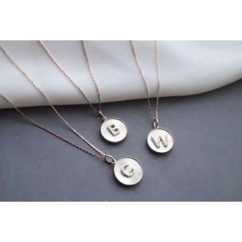 Ciondolo Lettera Alfabeto - Medaglia in Oro 18ct & Diamante VS/G | Gemperles oro bianco - 23