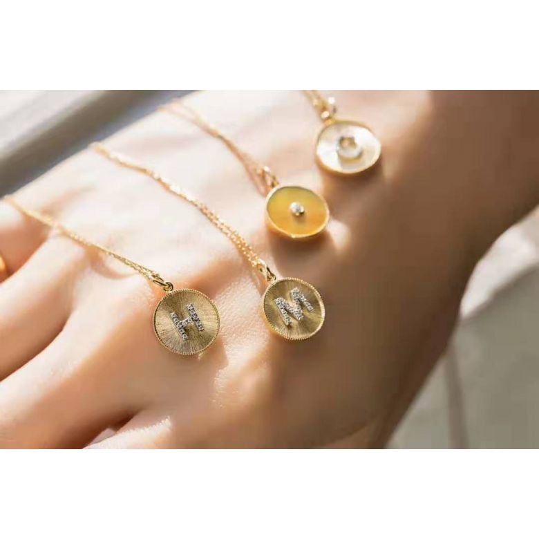 Ciondolo Lettera Alfabeto - Medaglia in Oro 18ct & Diamante VS/G | Gemperles - 16