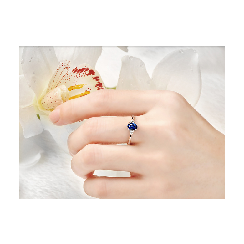 Anello di Fidanzamento Neoclassica - Oro Rosa, Diamanti & Zaffiro Blu Ovale - 2