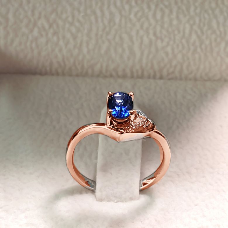 Anello di Fidanzamento Cenero - Oro Rosa, Diamanti & Zaffiro Blu Ovale - 6