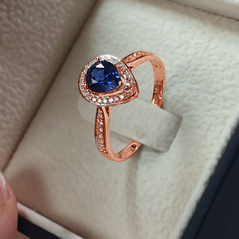 Anello Solitario Composto Jaffna - Oro Rosa, Diamanti & Zaffiro Pera - 10