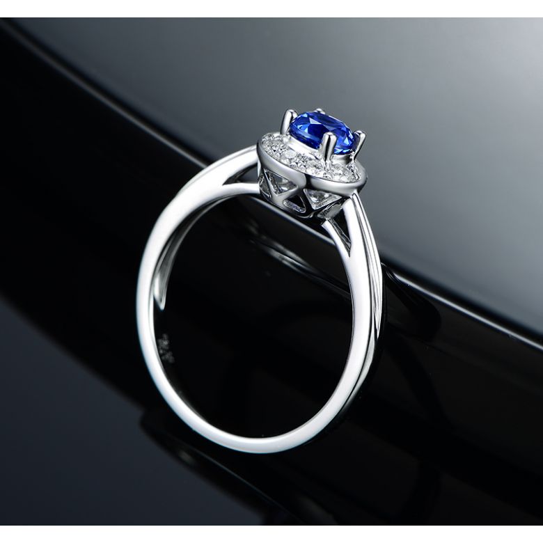 Anello Solitario Composto Kandy - Oro Bianco, Diamanti & Zaffiro Blu - 8