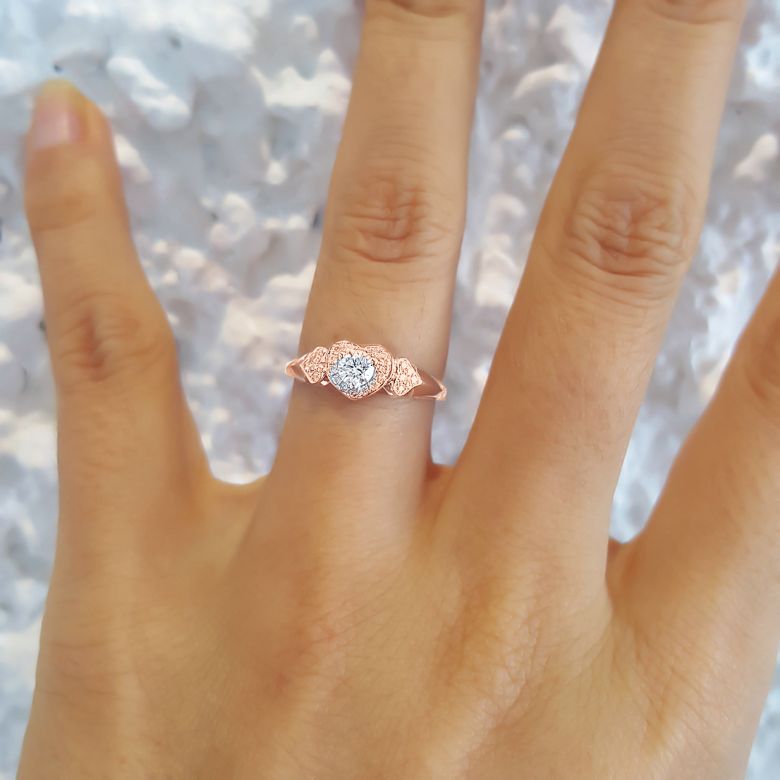 Anello di Fidanzamento Cuori Splendidi - 3 Cuori in Diamanti & Oro Rosa | Gemperles - 6