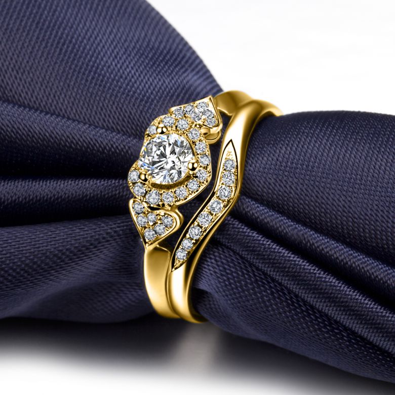 Anello di Fidanzamento Cuori Splendidi - 3 Cuori in Diamanti & Oro Giallo | Gemperles - 4