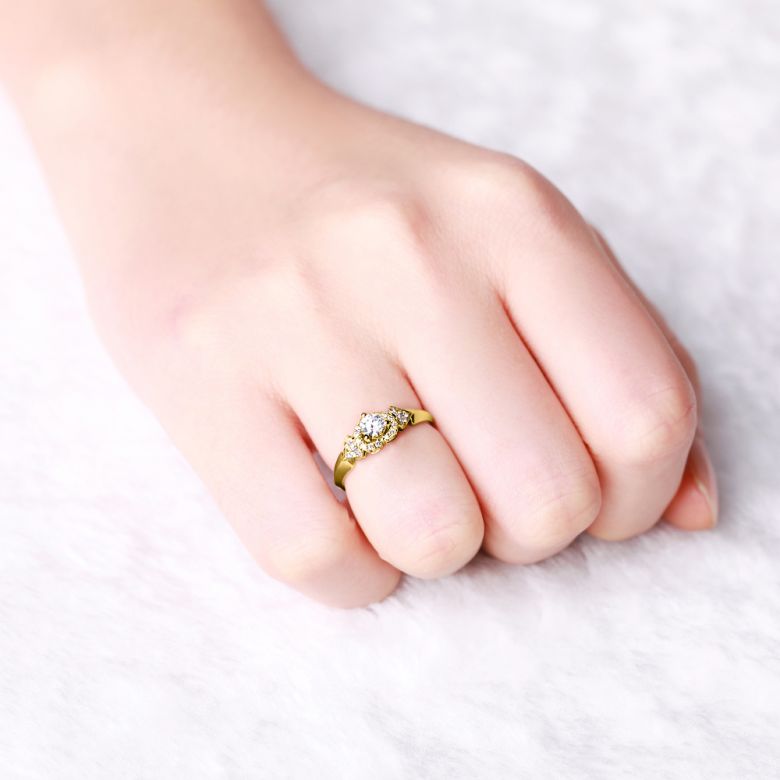 Anello di Fidanzamento Cuori Splendidi - 3 Cuori in Diamanti & Oro Giallo | Gemperles - 2