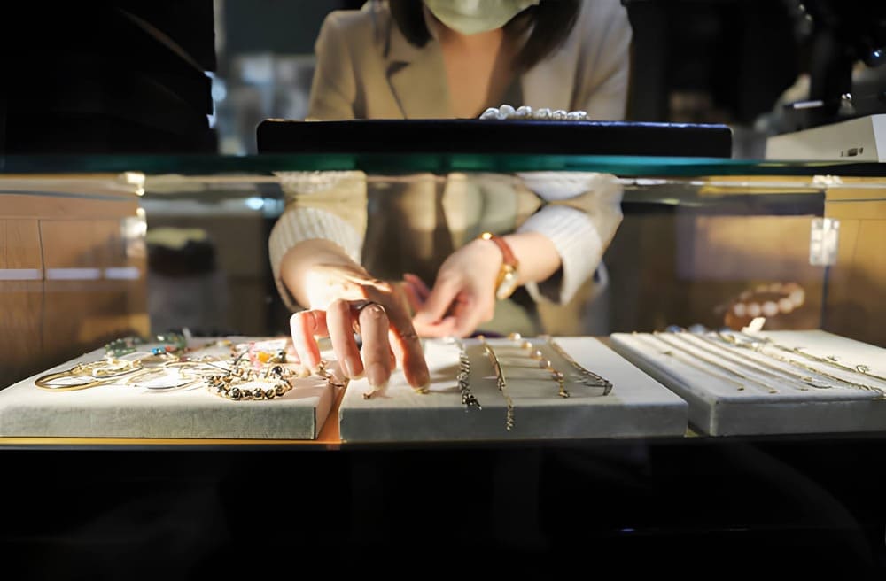 Il prezzo del gioiello di lusso va venduto