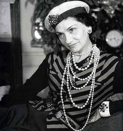 Coco Chanel in riva al mare