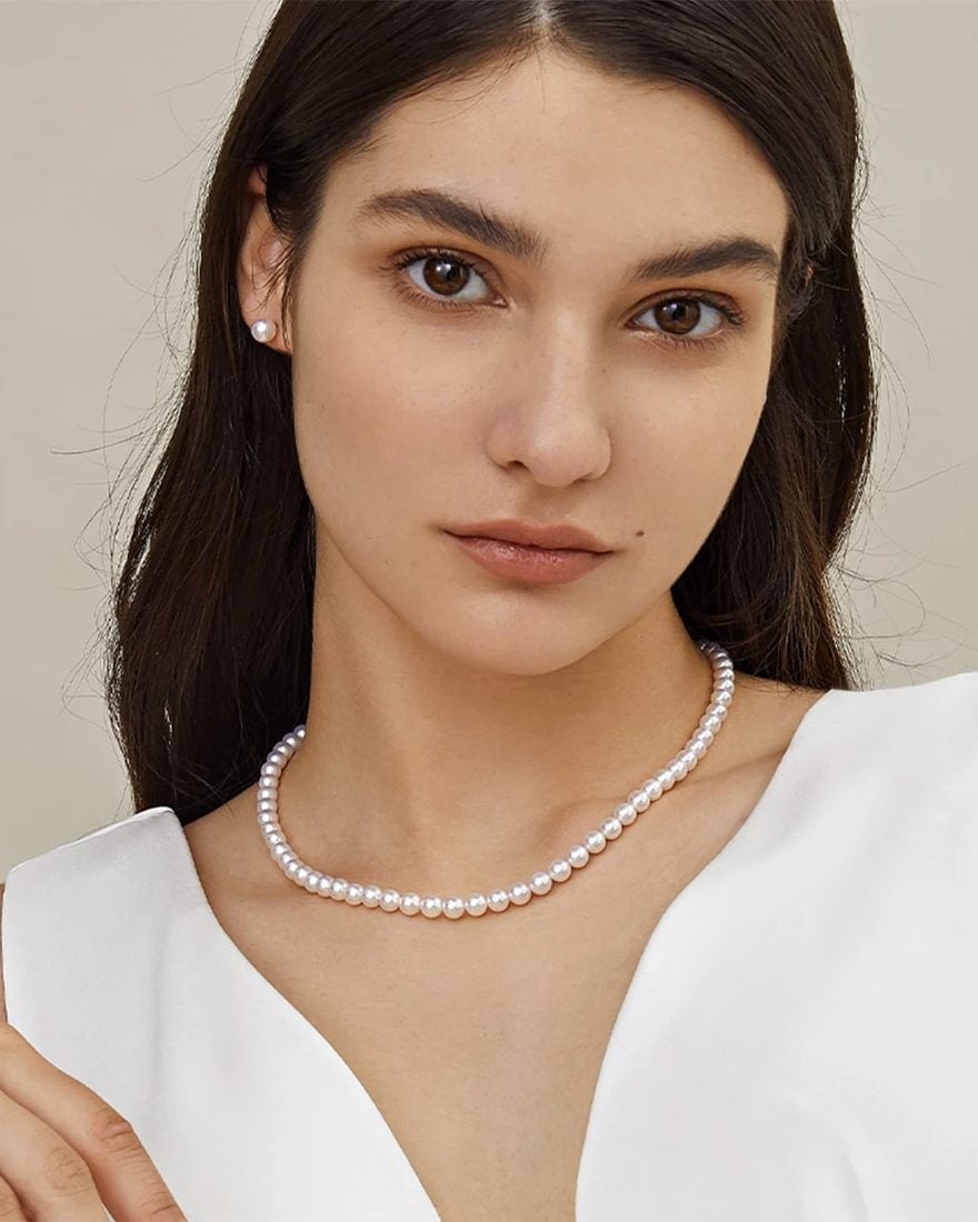 Collana di perle principessa 45 cm indossata, sotto la clavicola